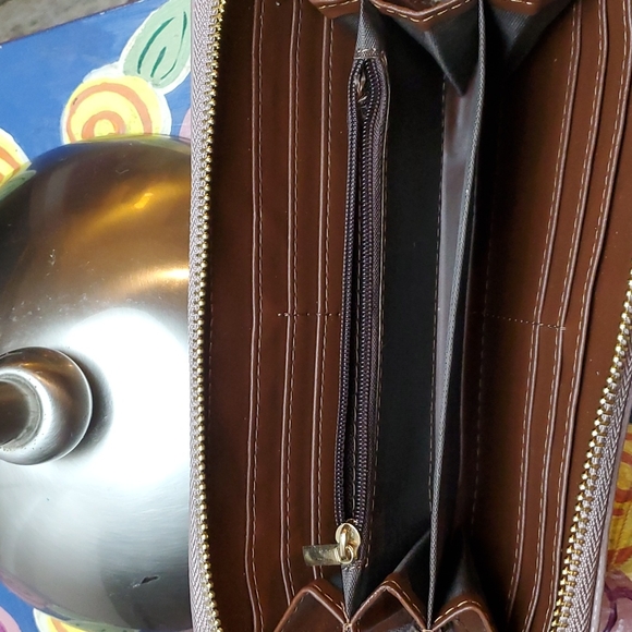 Mauve wallet zip closure wrist strap bow detail 3 sections - Picture 4 of 10